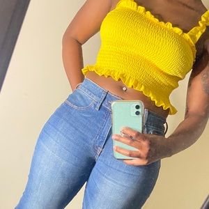 Yellow crop top 🌼